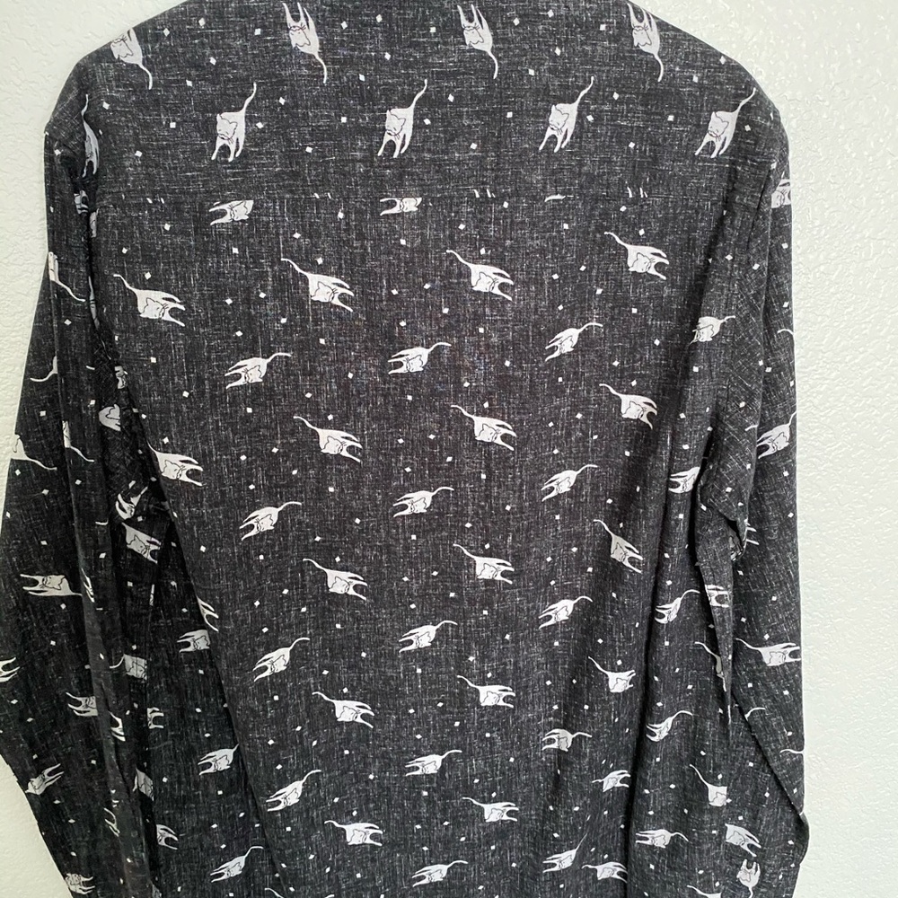 Button down - Picture 2 of 3
